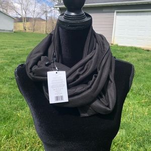 NWT Beyond Yoga infinity scarf
